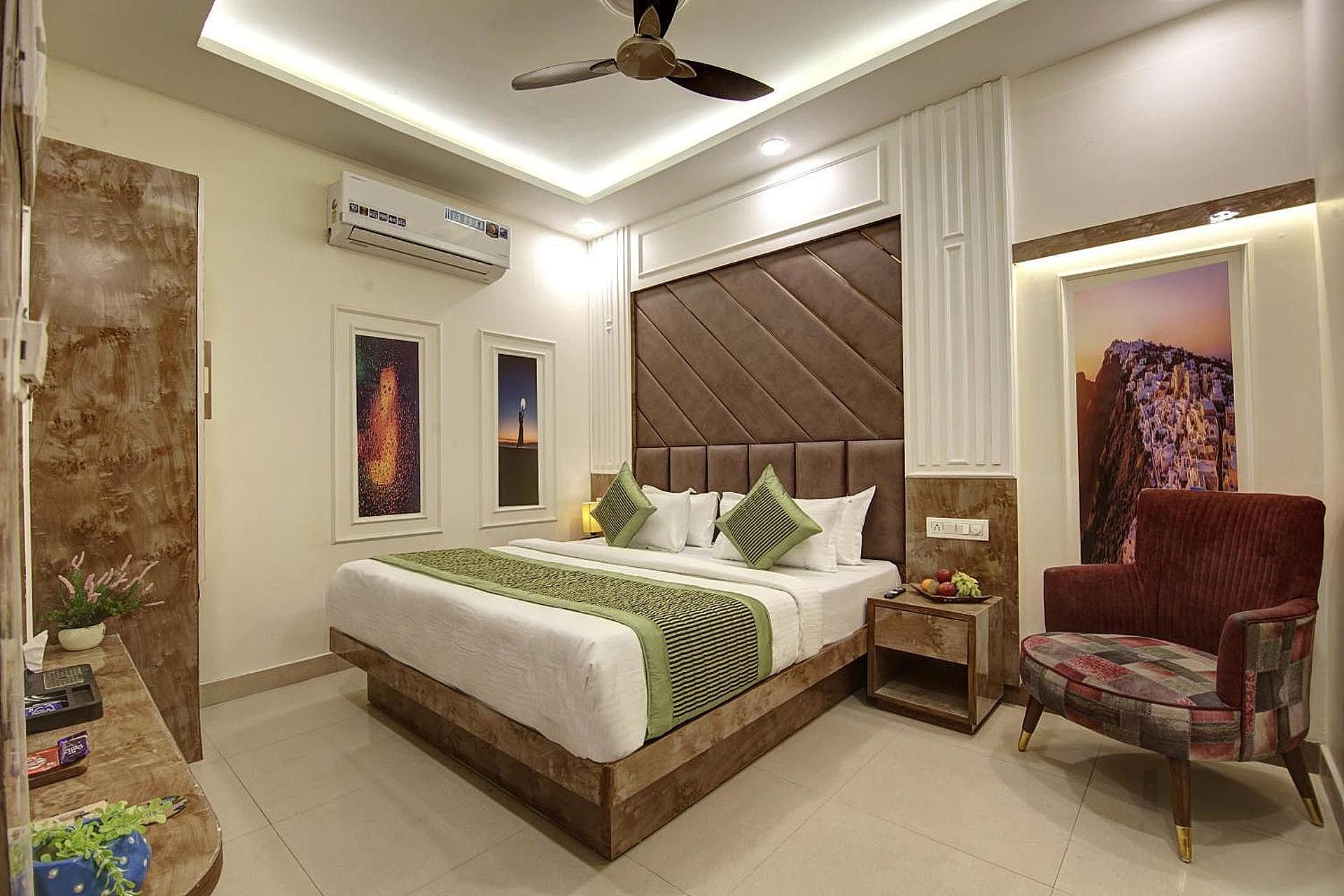 BLESS INN - 5 Mints from New Delhi Railway Station Deluxe Double Room 3