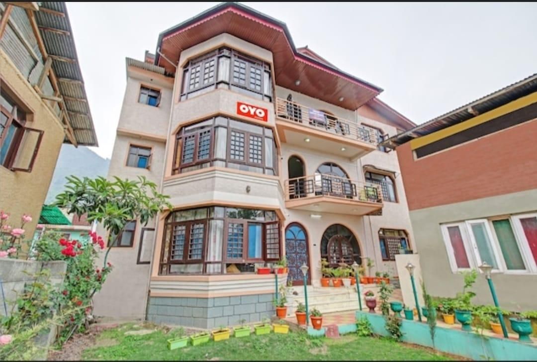 Hotel Nishat Lake View Resort