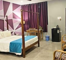 QUEEN PREMIUM DELUXE WITH BALCONY SEAVIEW