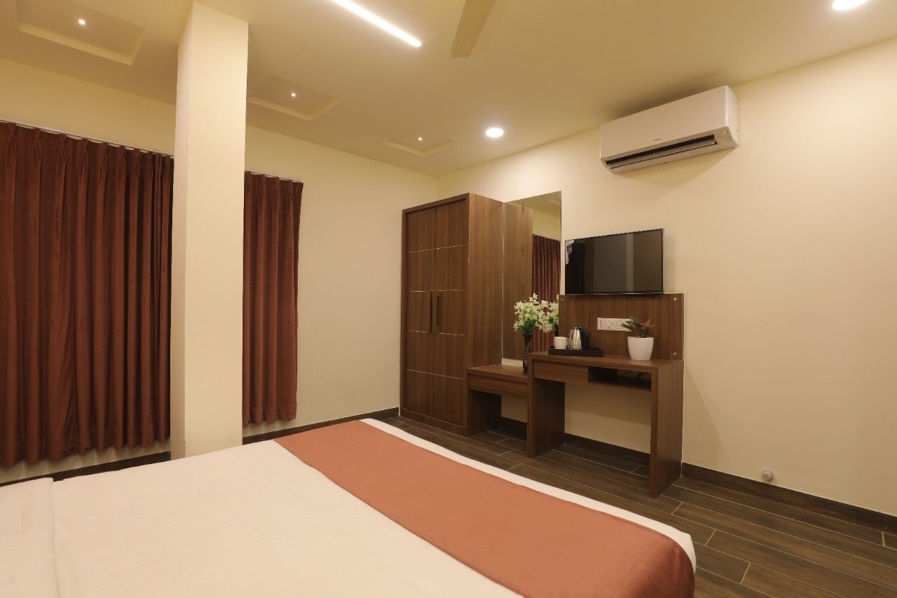 DELUXE ROOM