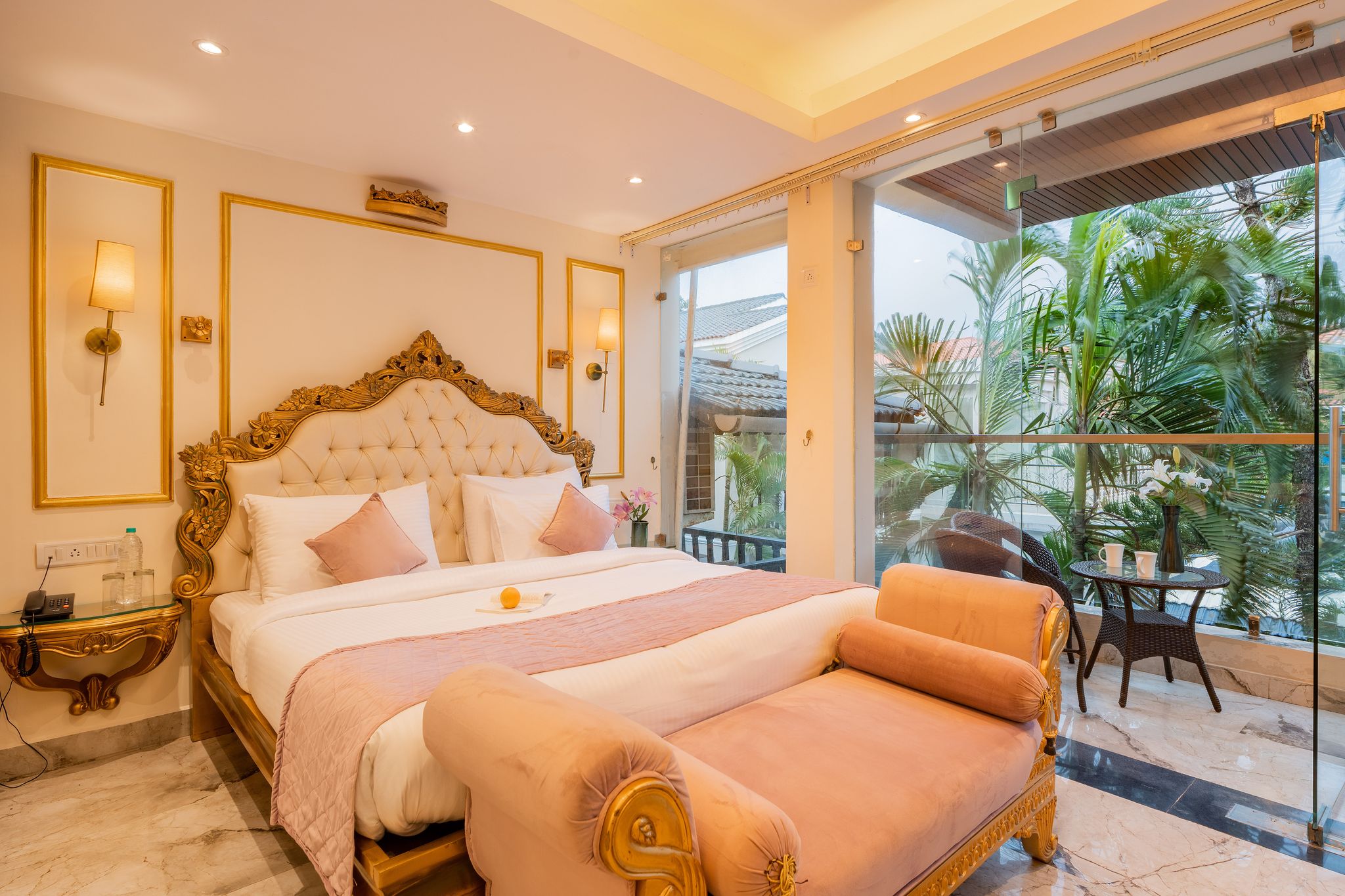 Royal Suite with Bathtub & Balcony