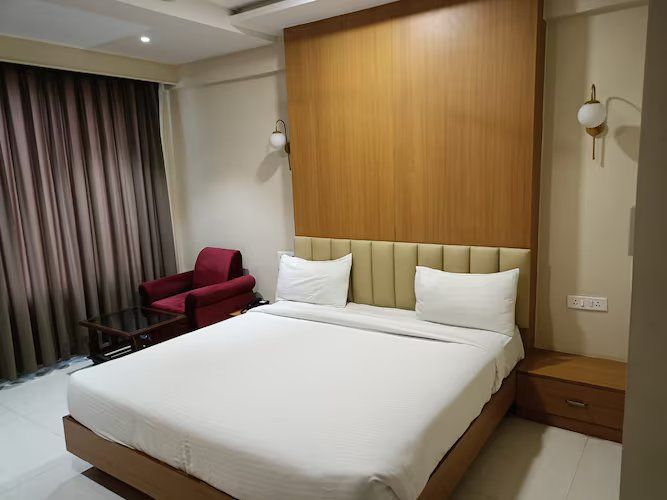 EXECUTIVE ROOM