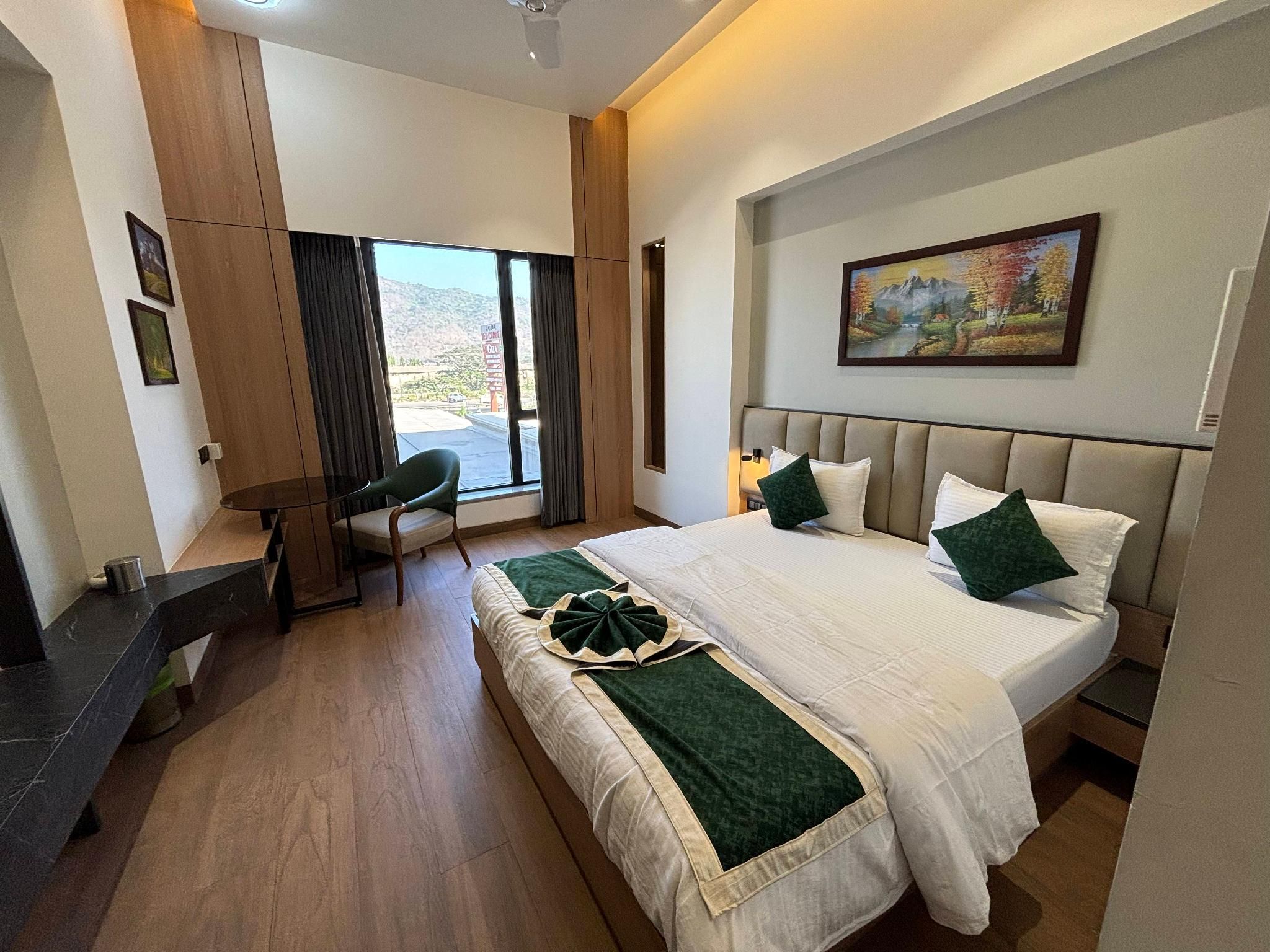 HOTEL RED CARPET Regal Room 2