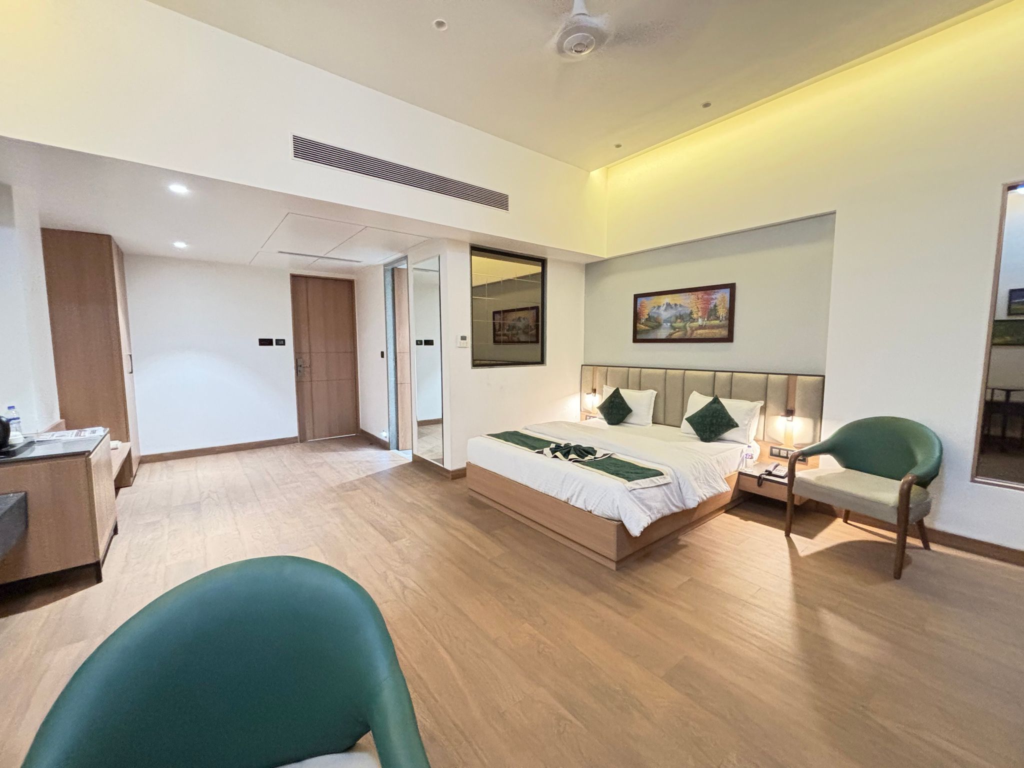 HOTEL RED CARPET Regal Room 5