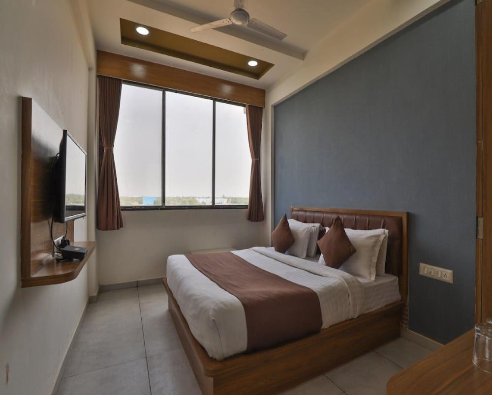 Hotel The Global Point Deluxe Double Room 2