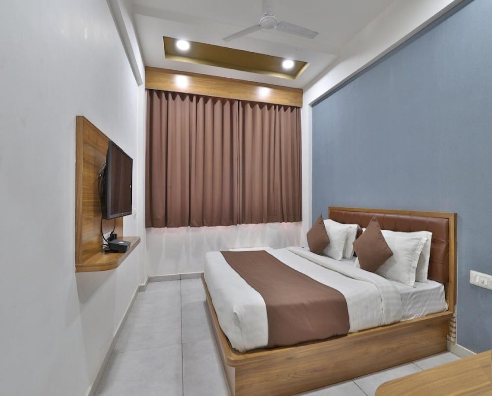 Hotel The Global Point Deluxe Double Room 3