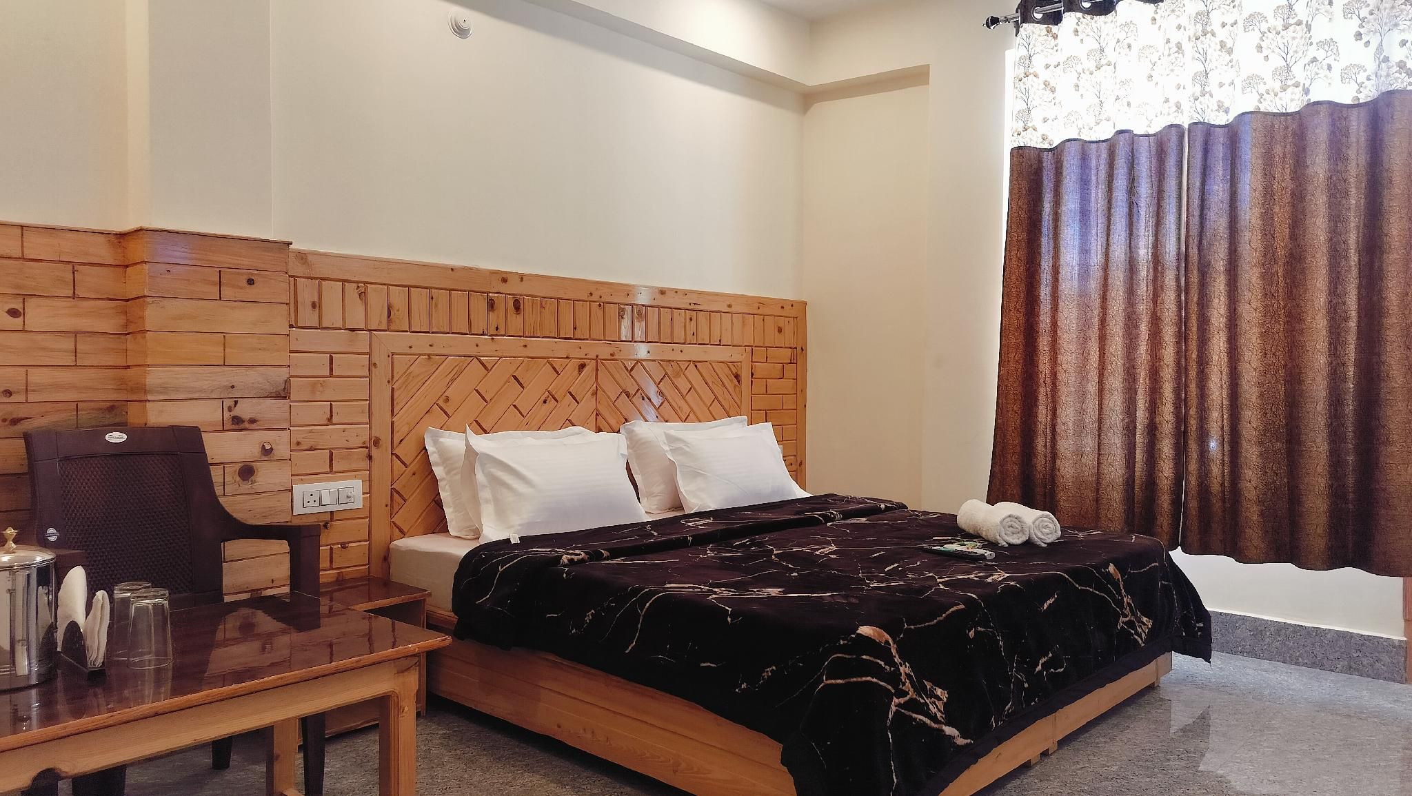 Deluxe Room with Valley View