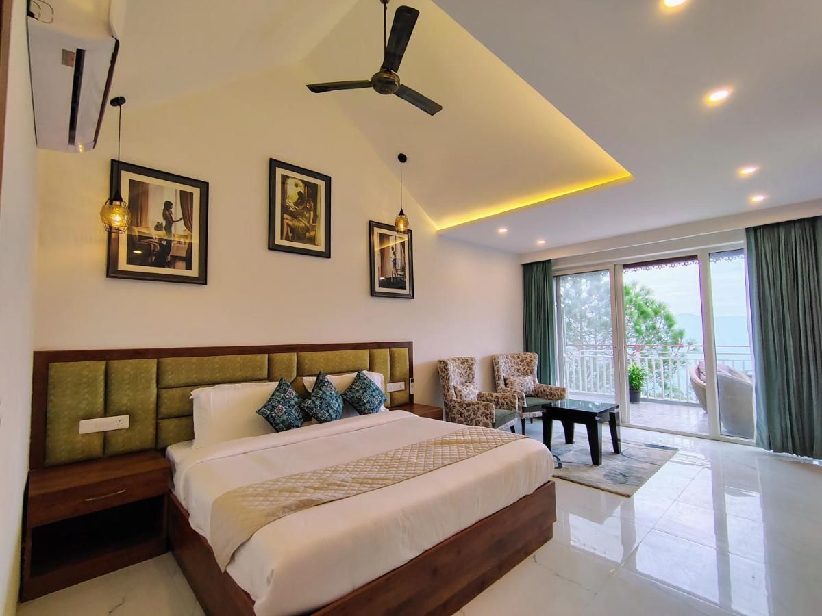 Pihu's Nest Kasauli Premium Room with Balcony and Valley View 2