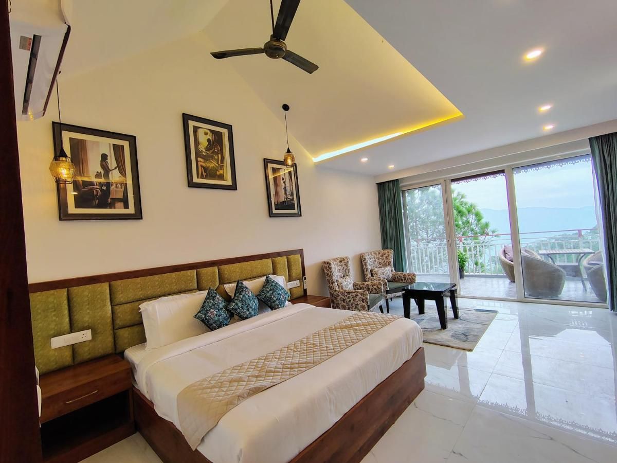 Pihu's Nest Kasauli Premium Room with Balcony and Valley View 6