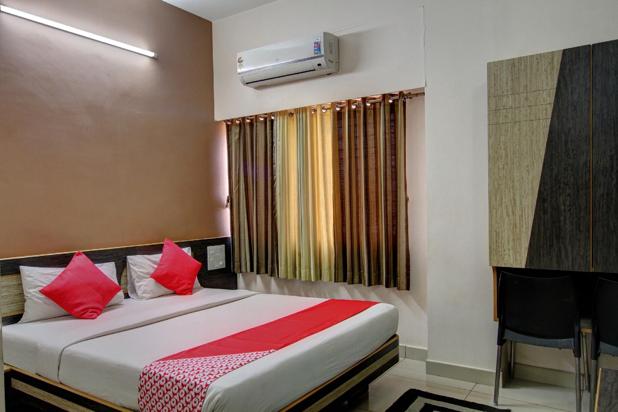 OYO 19957 Annapoorna Castle Deluxe Double or Twin 3