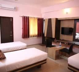 Deluxe 4 Bed AC Room