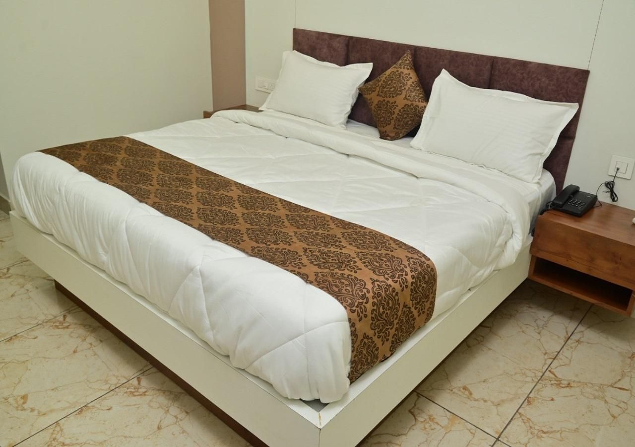 Hotel Crown Royal Crown Deluxe Room