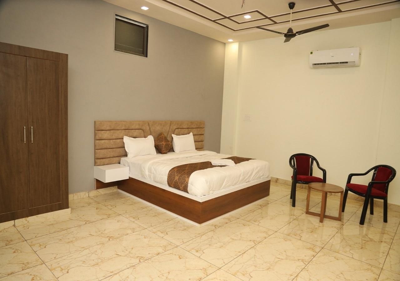 Hotel Crown Royal Royal Suite