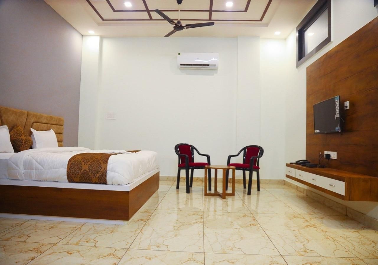 Hotel Crown Royal Royal Suite 3