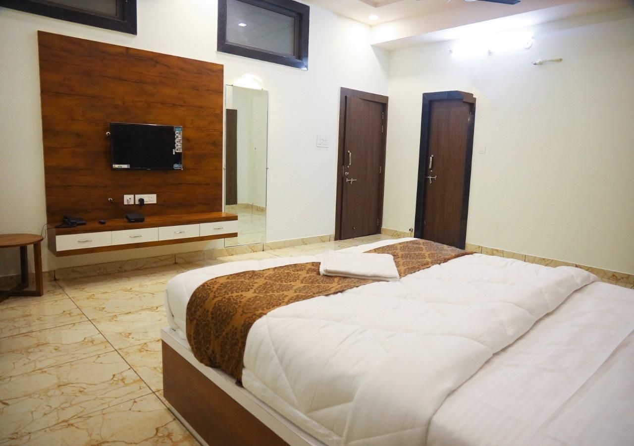 Hotel Crown Royal Royal Suite 2