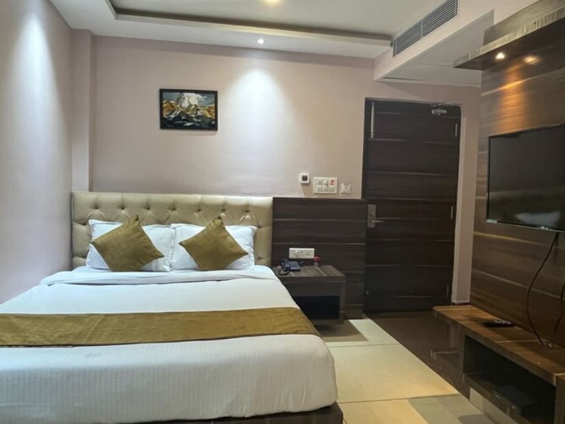 HOTEL NIRMALA HEIGHTS Standard Room 2