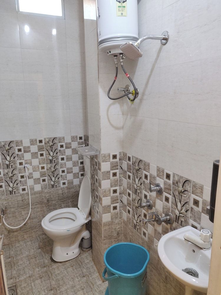 Hotel Aagman Palace - Near Mahakal Temple Deluxe Triple Room 6