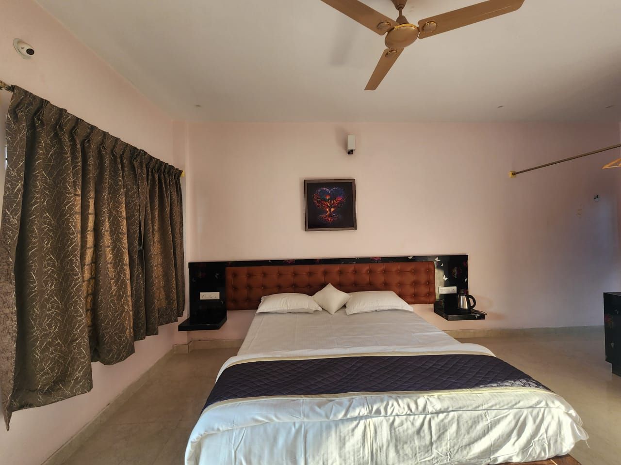 Family Heaven Non-A/C Room ( 14 Sharing Rooms)