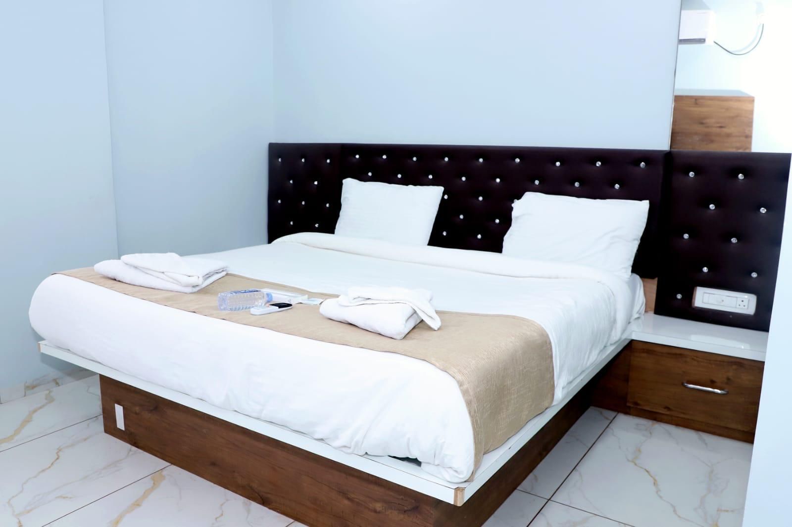 Twarita Executive Lodge Super Deluxe Room