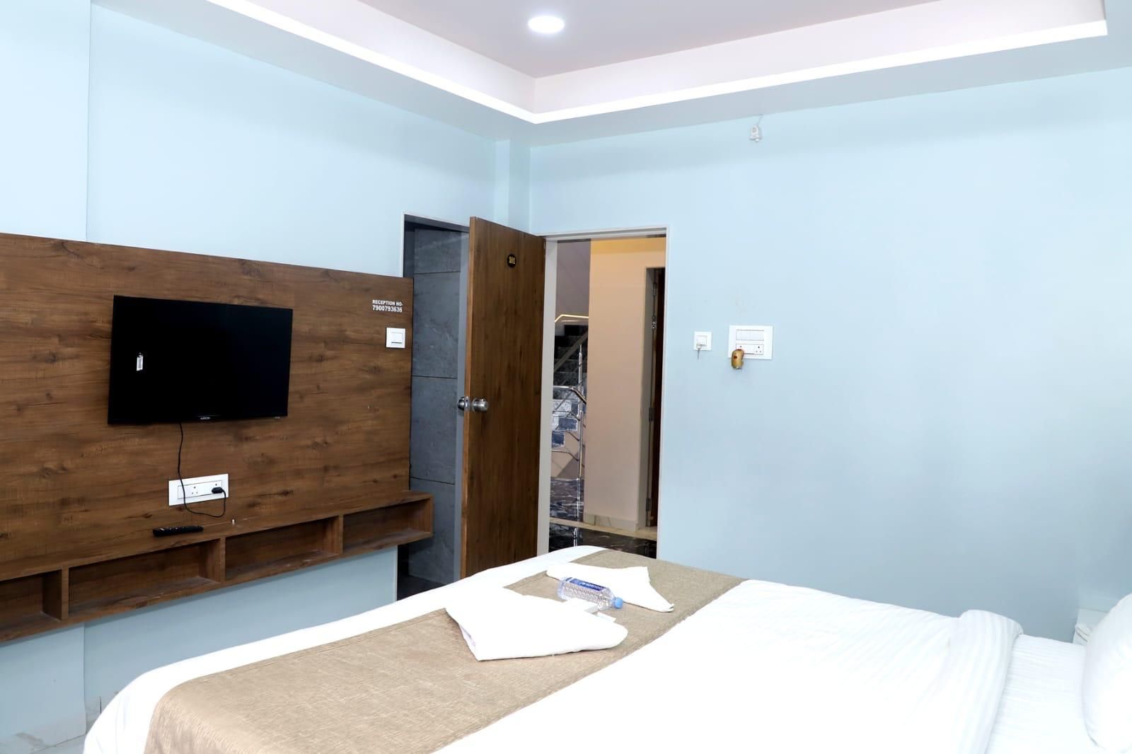 Twarita Executive Lodge Super Deluxe Room 3