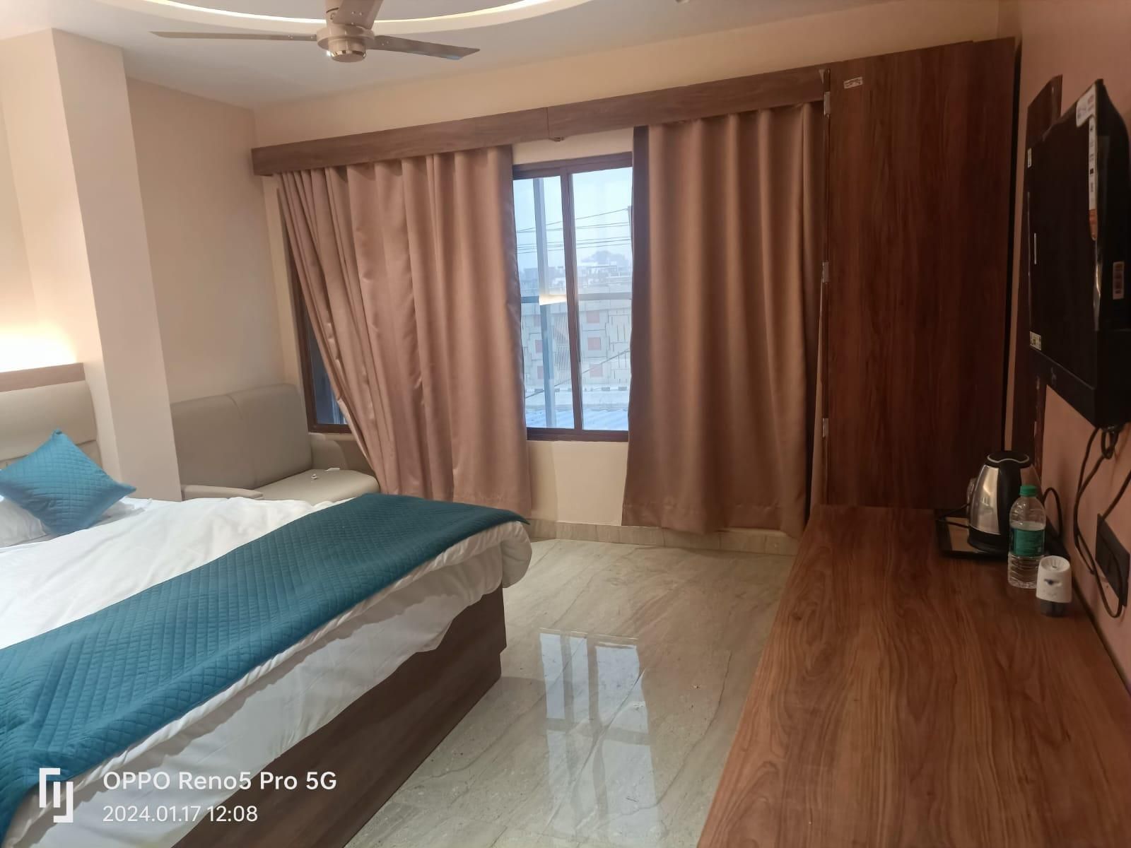 Deluxe - Smart Room with Double Bed