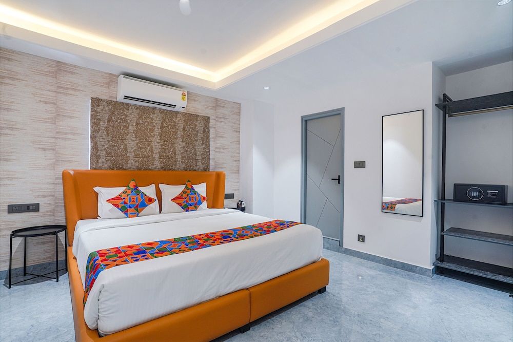 Fabhotel Prime Cloud 5 Studios Premium Room 2