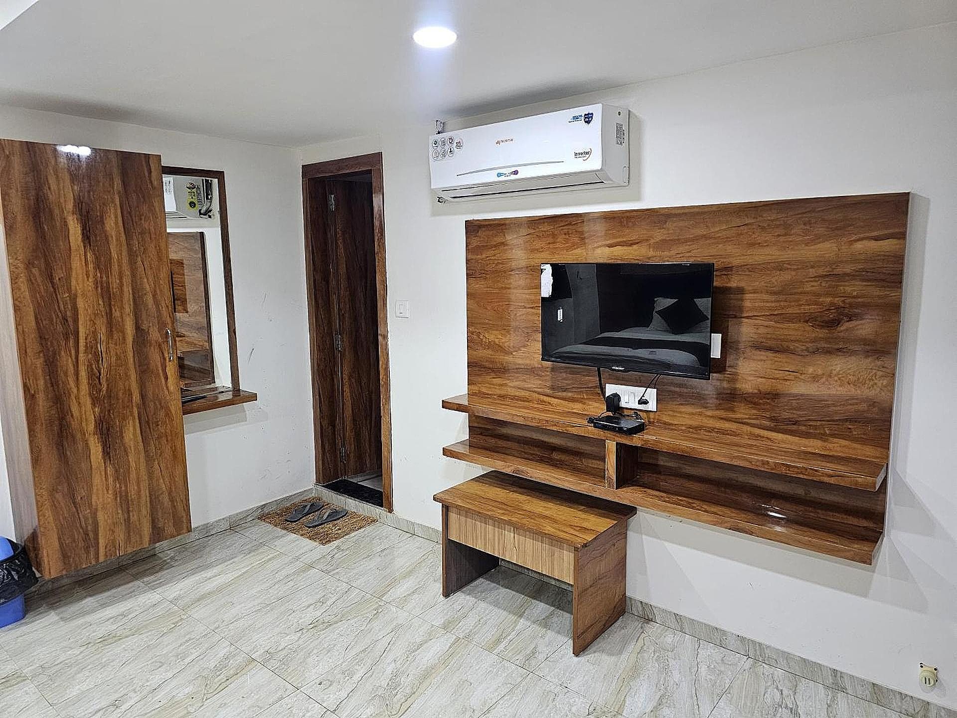 Shared lounge/TV area