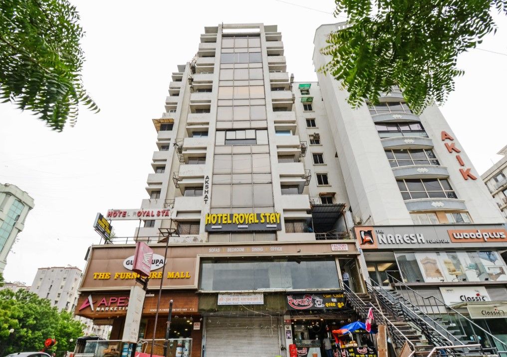 Hotel Royal Stay, Pakwan, Sg highway.