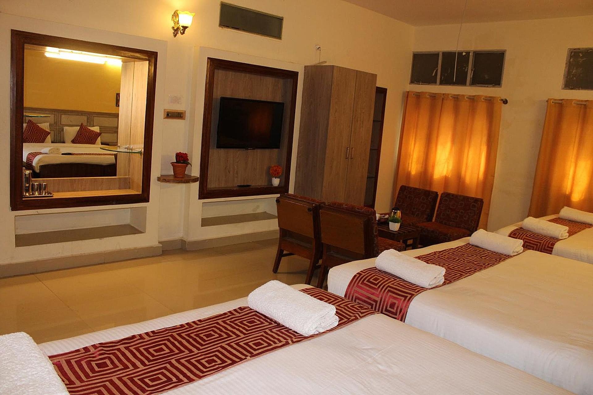 OYO 32997 Hotel Kaveri Bed & Breakfast Family Room Capacity 6 3