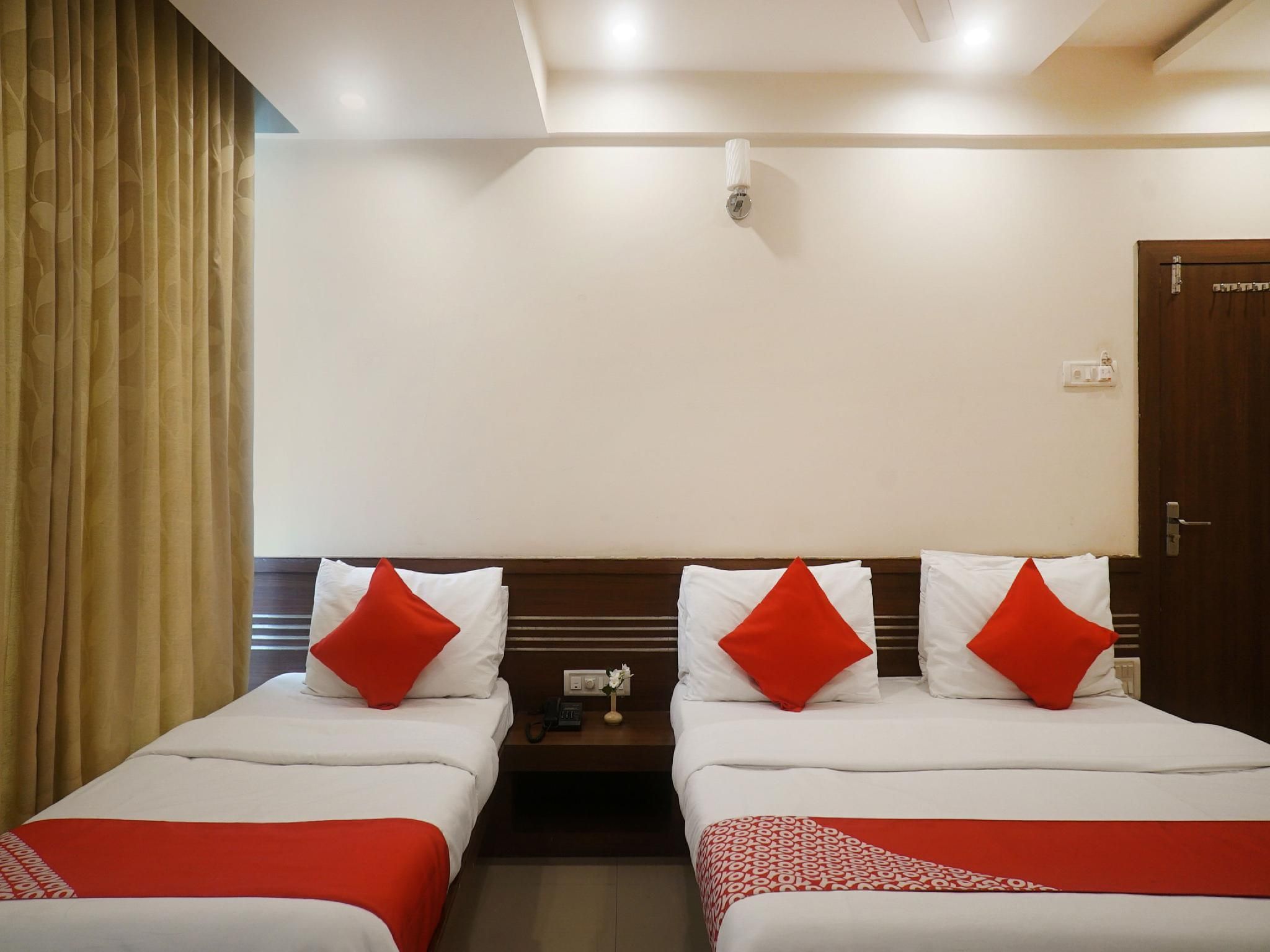 OYO 16354 Hotel Sai Srushti Classic Double or Twin
