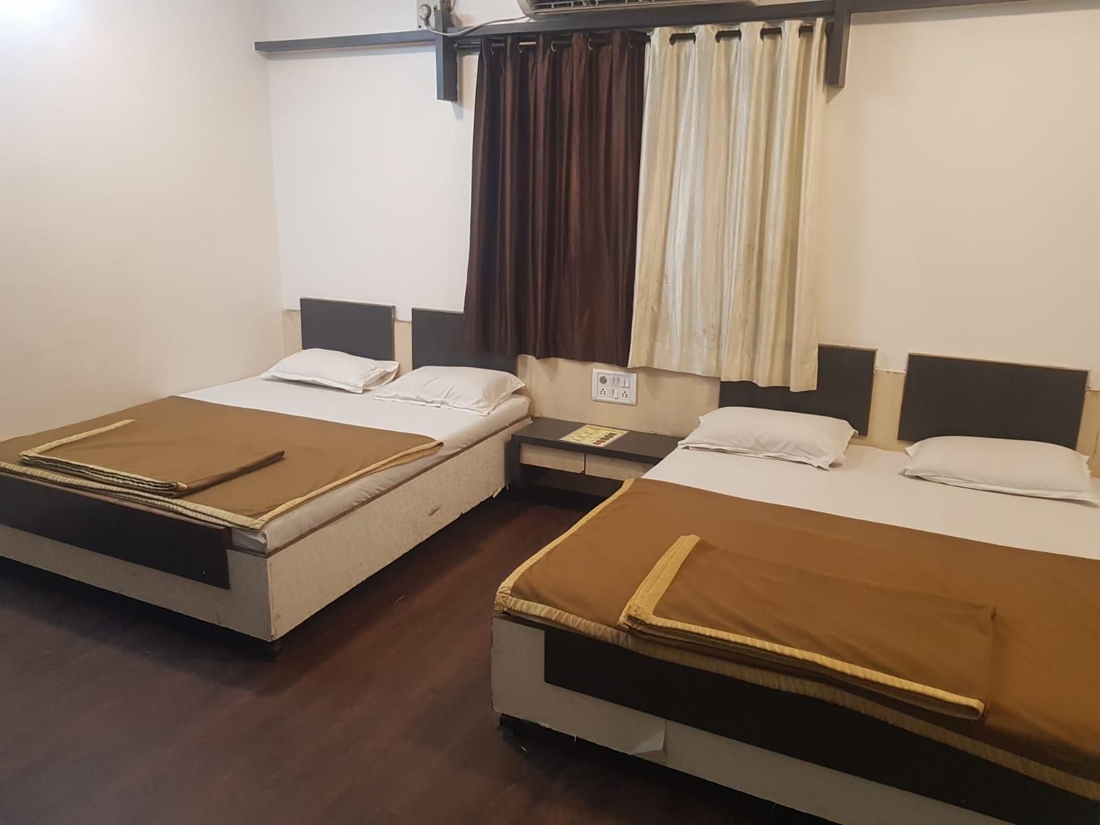 Quadruple Family Room without Air Conditioning