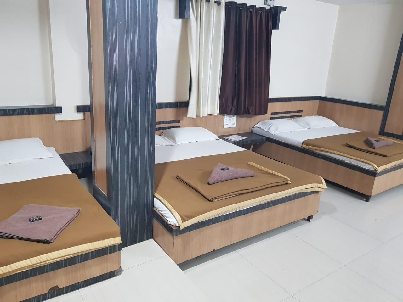 Quadruple Family Room without Air Conditioning