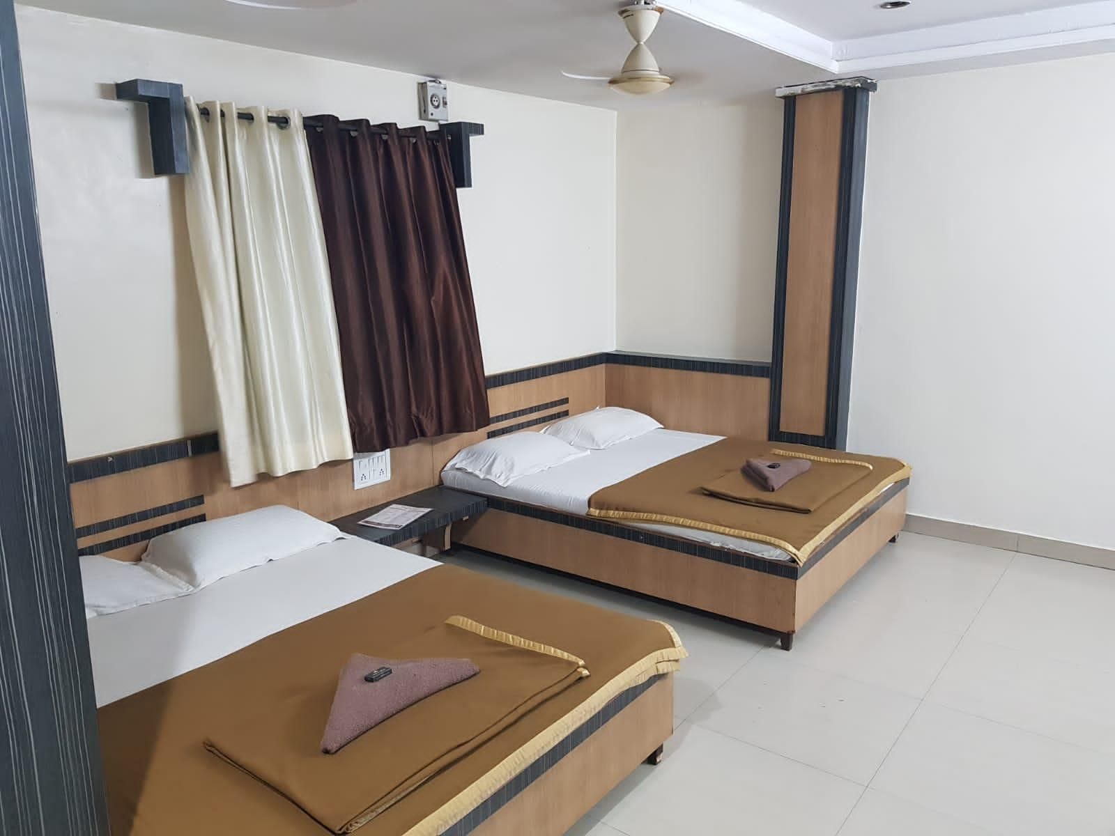 Quadruple Family Room without Air Conditioning