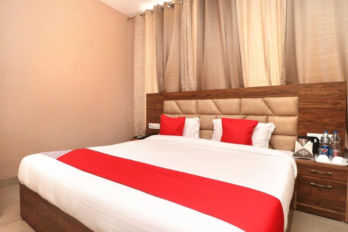 Hotel Platina Derabassi Deluxe Room for 2 People 2