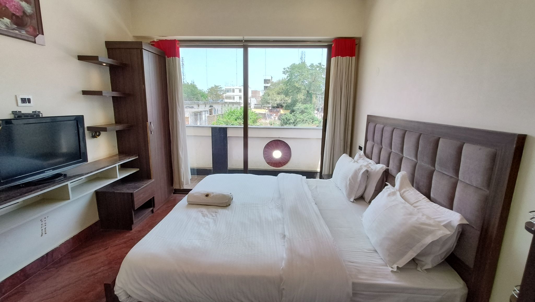 Ratna Hotel and Banquet Double Room with Balcony 3