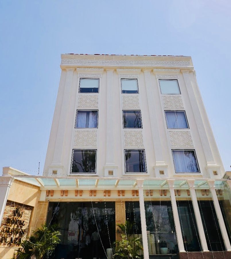 Hotel Taj Crown Plaza