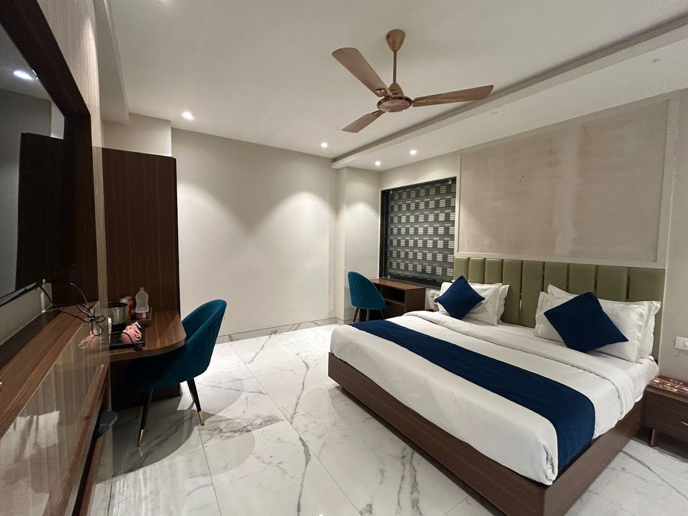 Hotel Taj Crown Plaza Deluxe Room 2