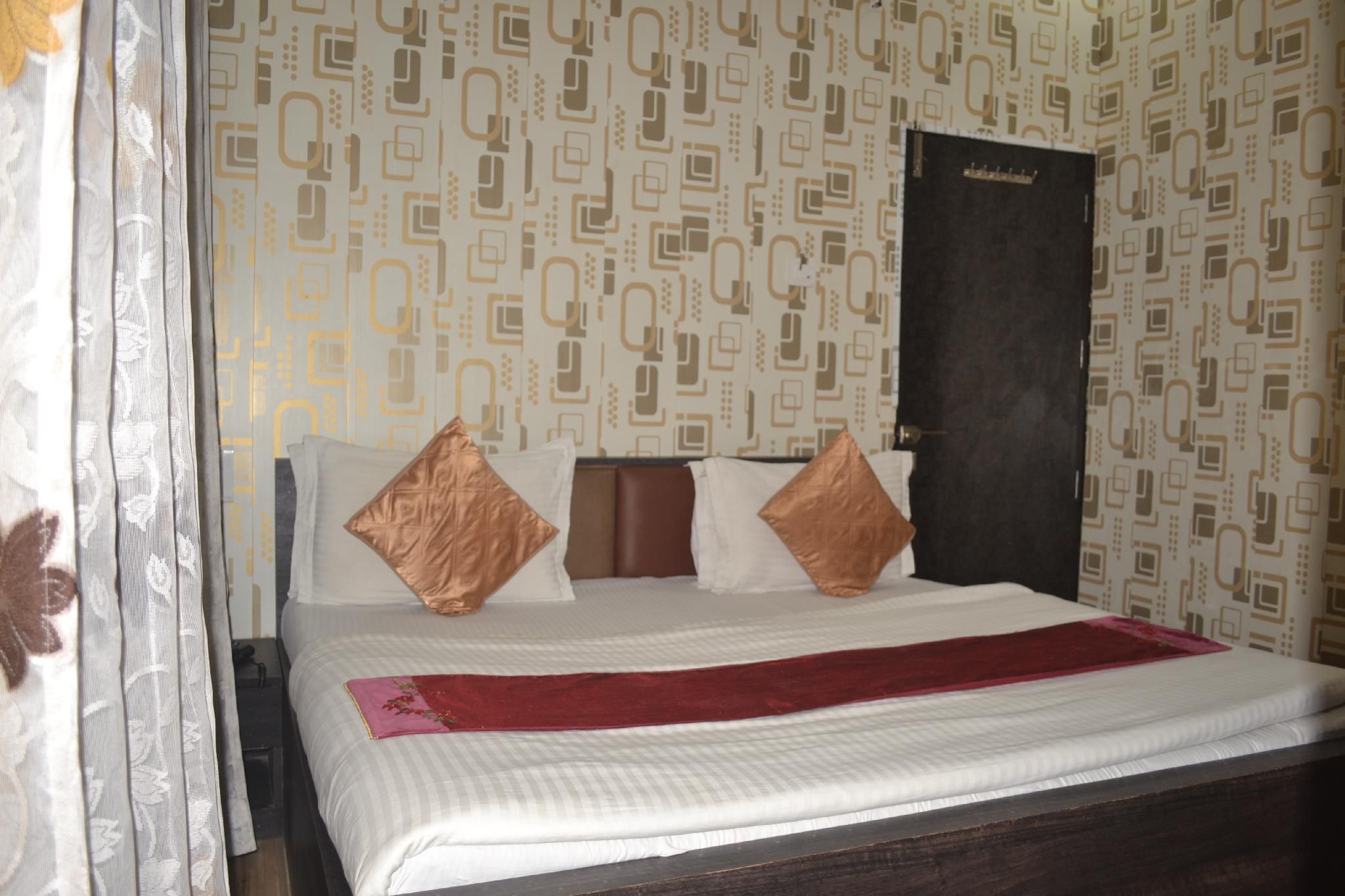 Room with 1 double bed