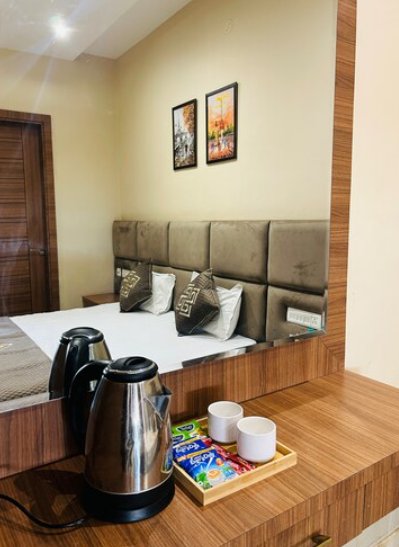 Premium Deluxe Corner King Room