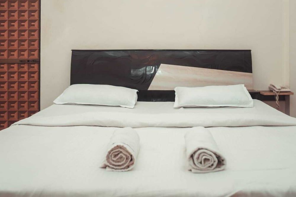 Anant Villa & Resort Deluxe Room 3