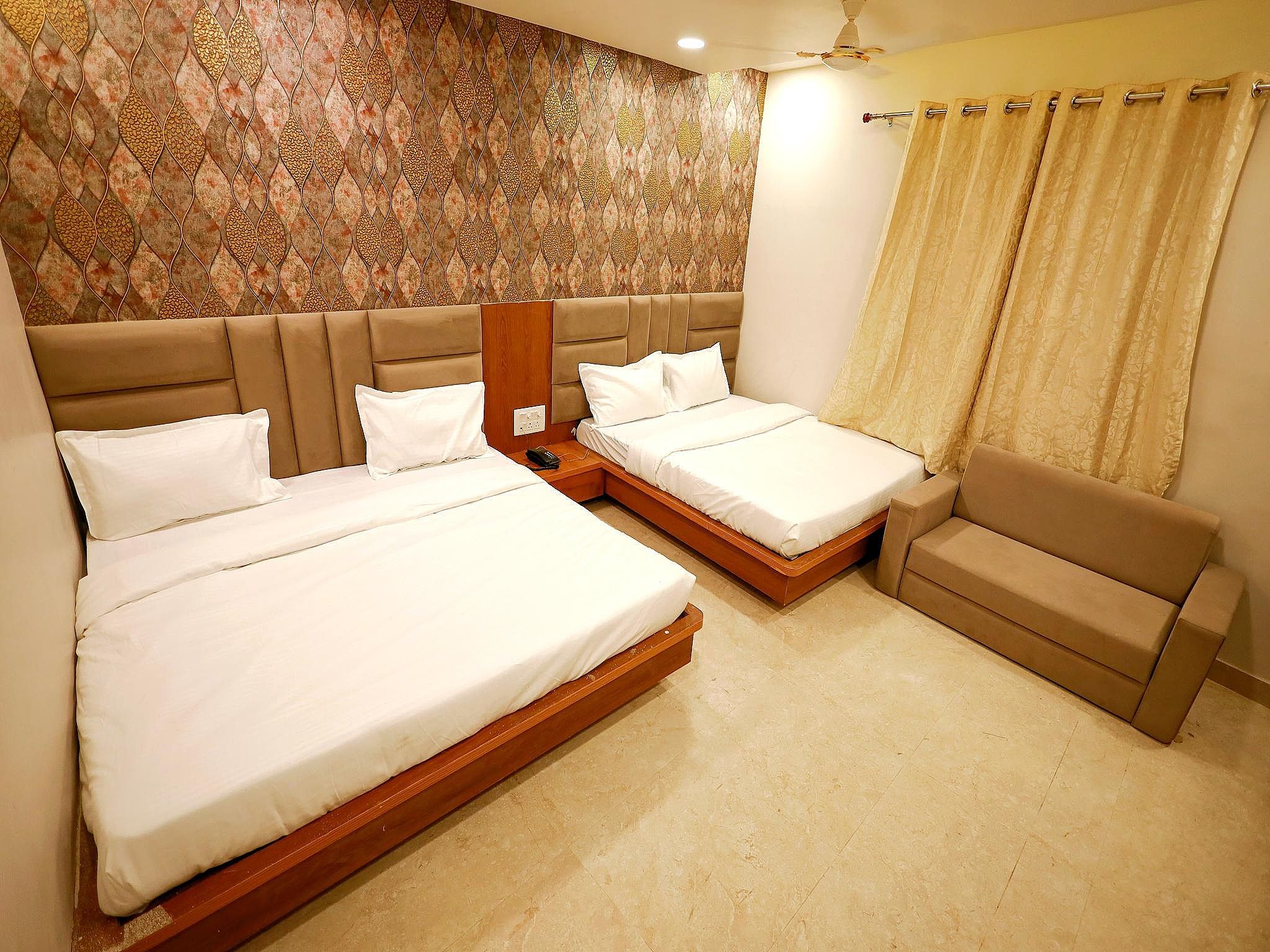 Super Deluxe Family Room