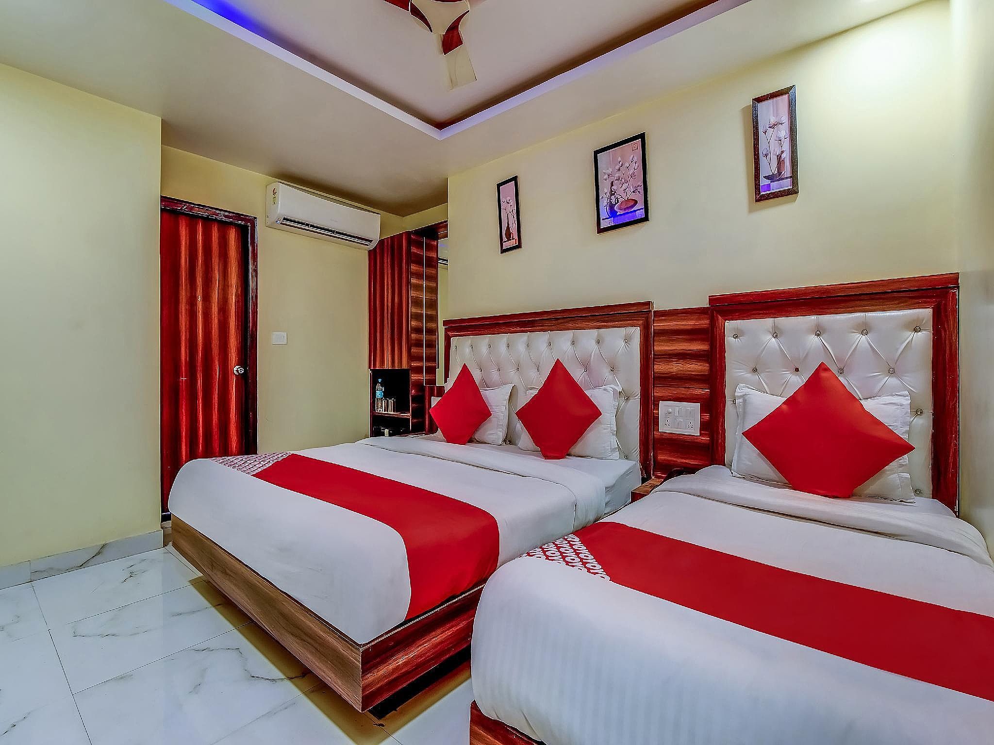 OYO 18867 Hotel Vision Palace Classic Double or Twin 3