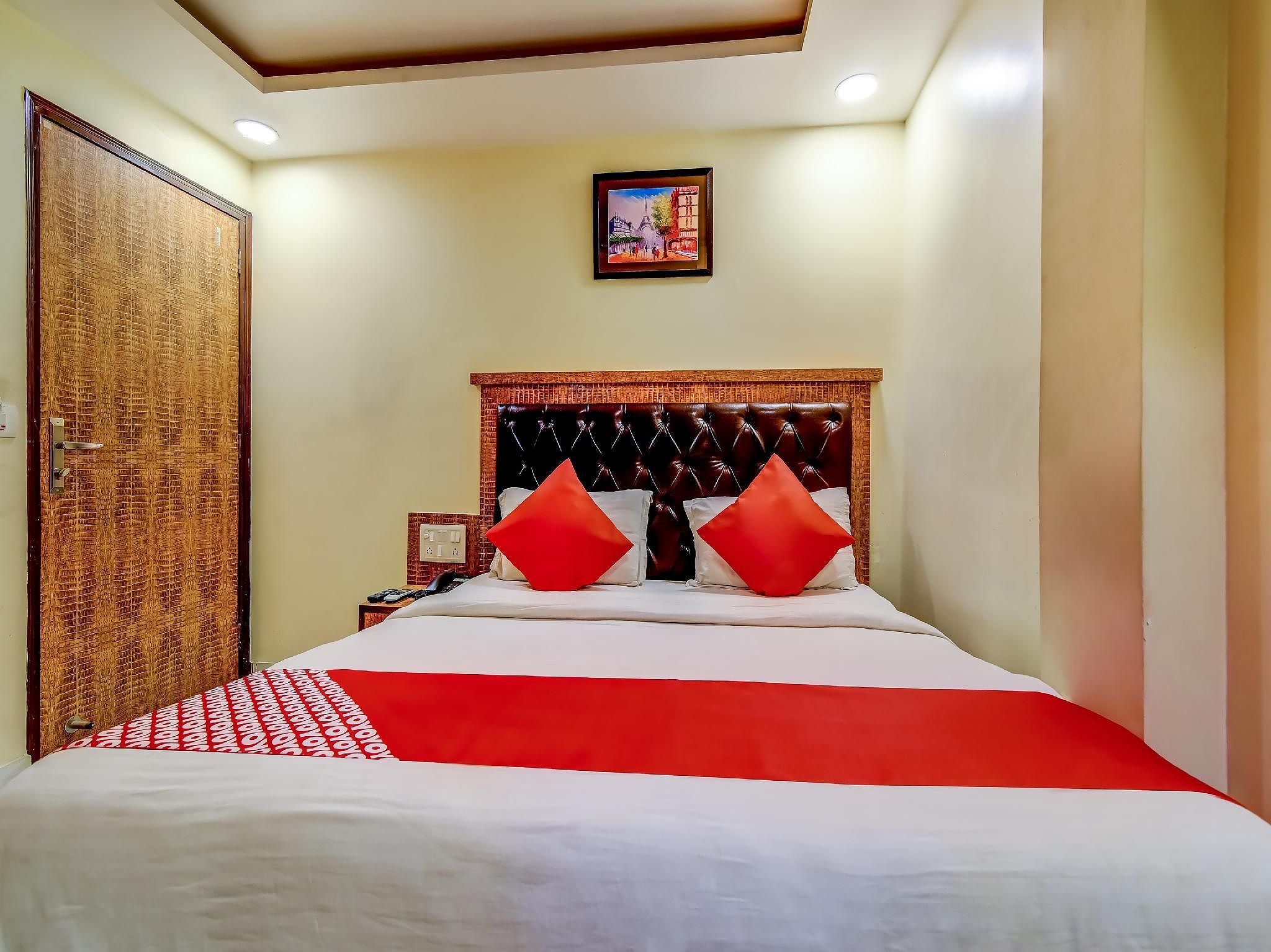 OYO 18867 Hotel Vision Palace Standard Double 2