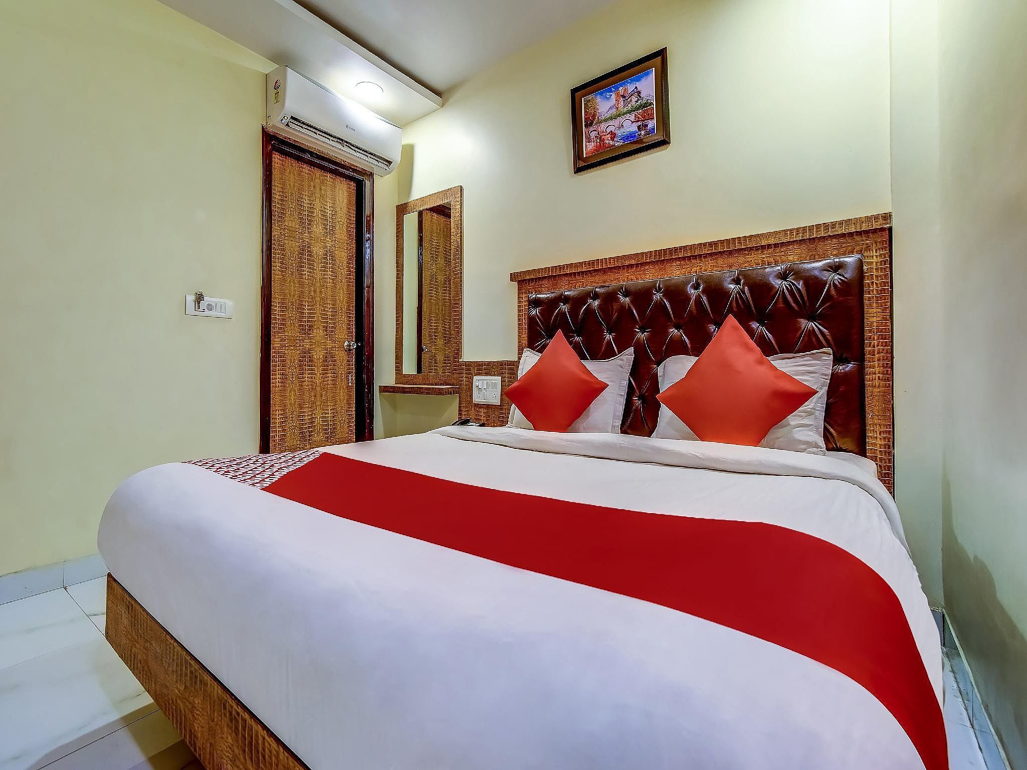 OYO 18867 Hotel Vision Palace Standard Double 3