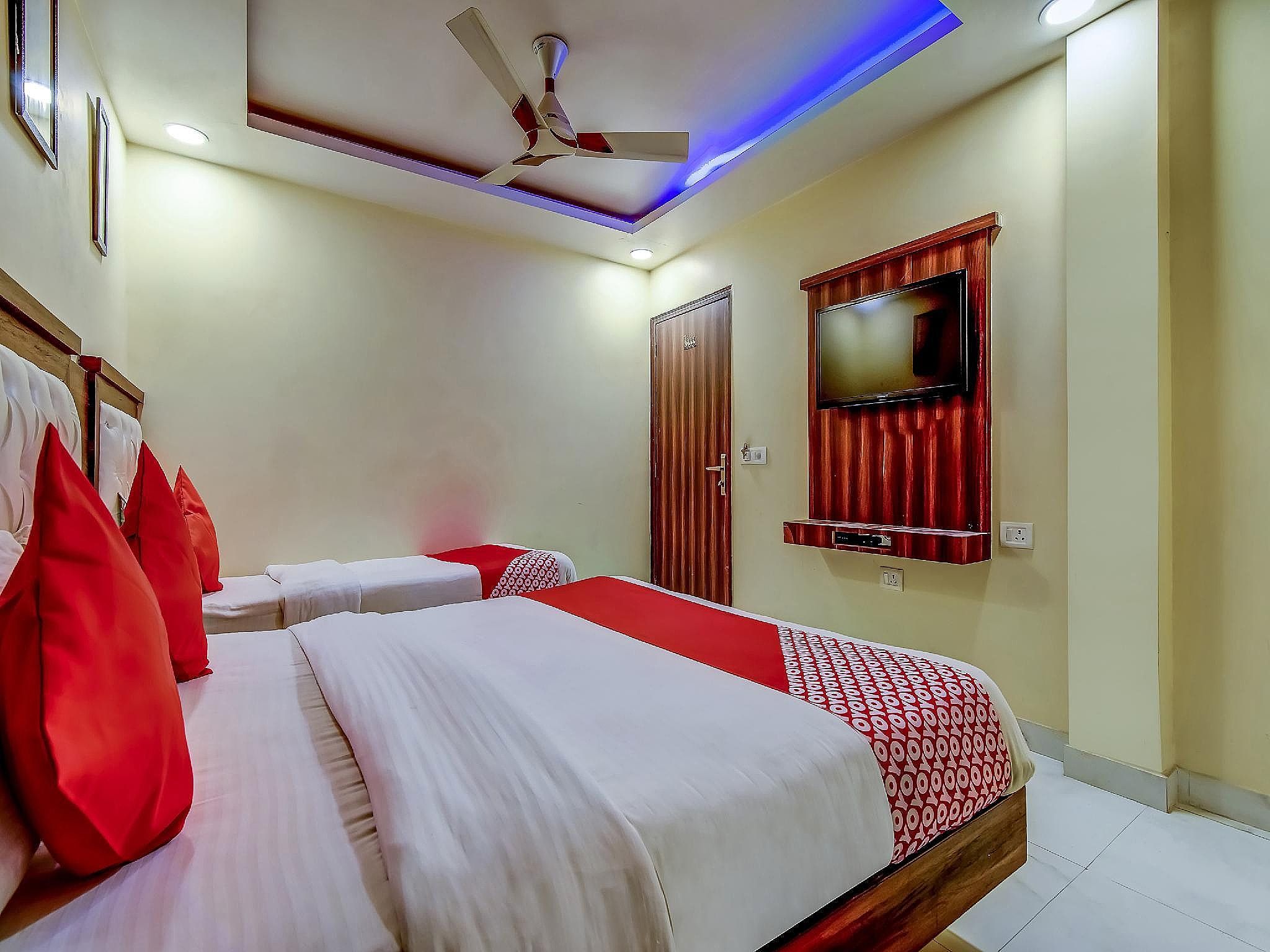 OYO 18867 Hotel Vision Palace Classic Double or Twin 2