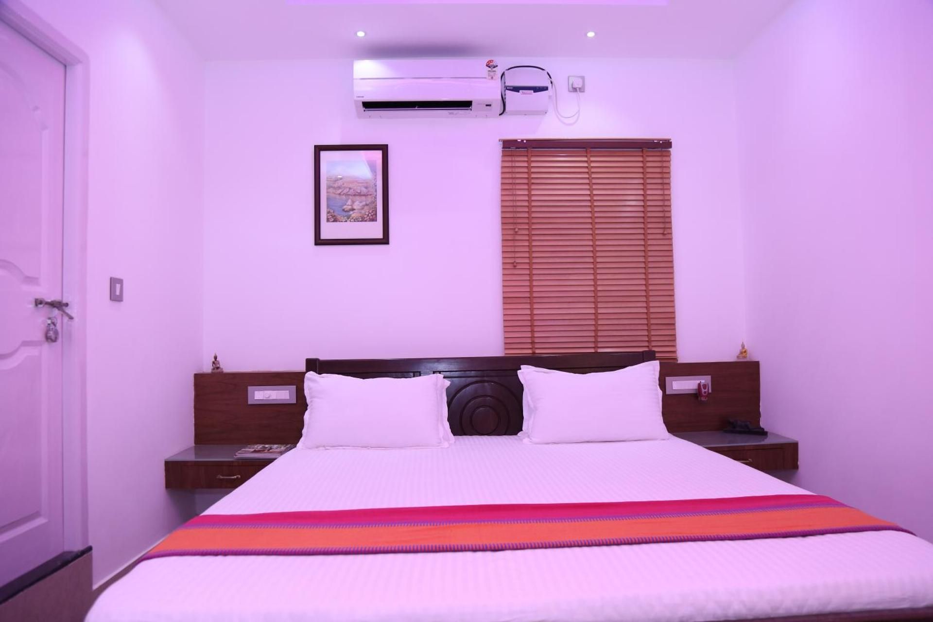 Mudra midtown rooms and suites  Deluxe Double Room