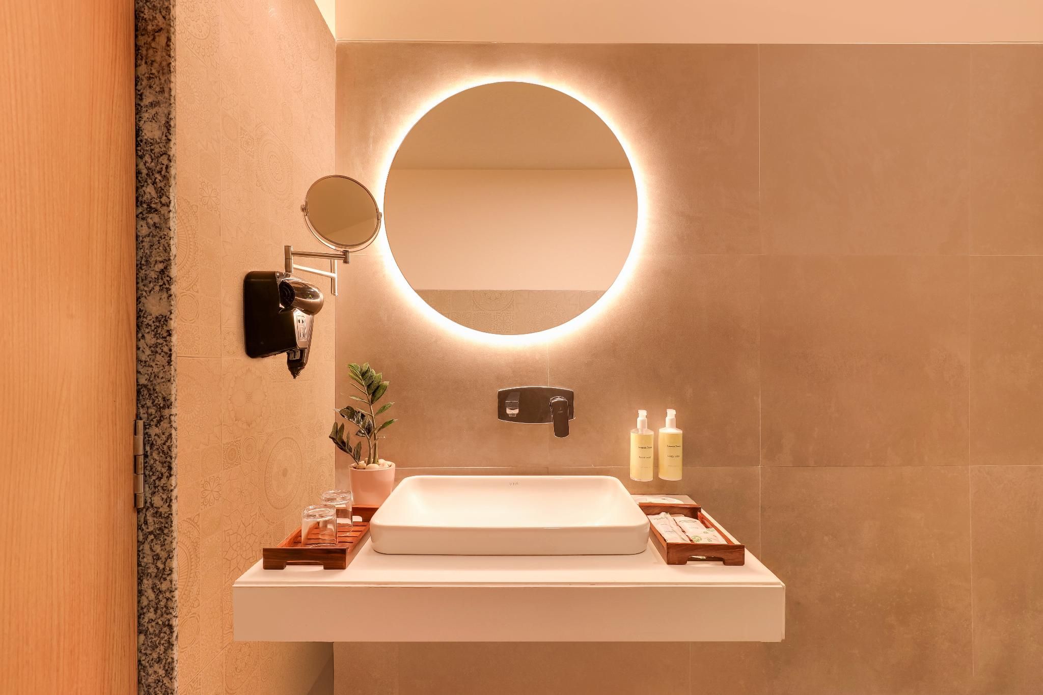 Deluxe King Room with Balcony