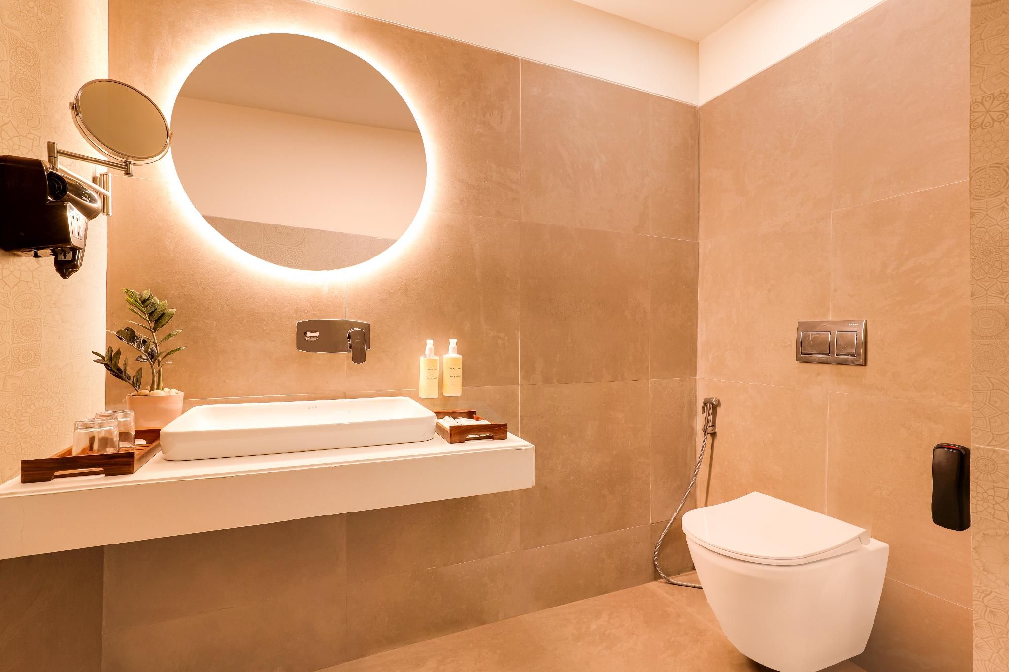 Deluxe King Room with Balcony