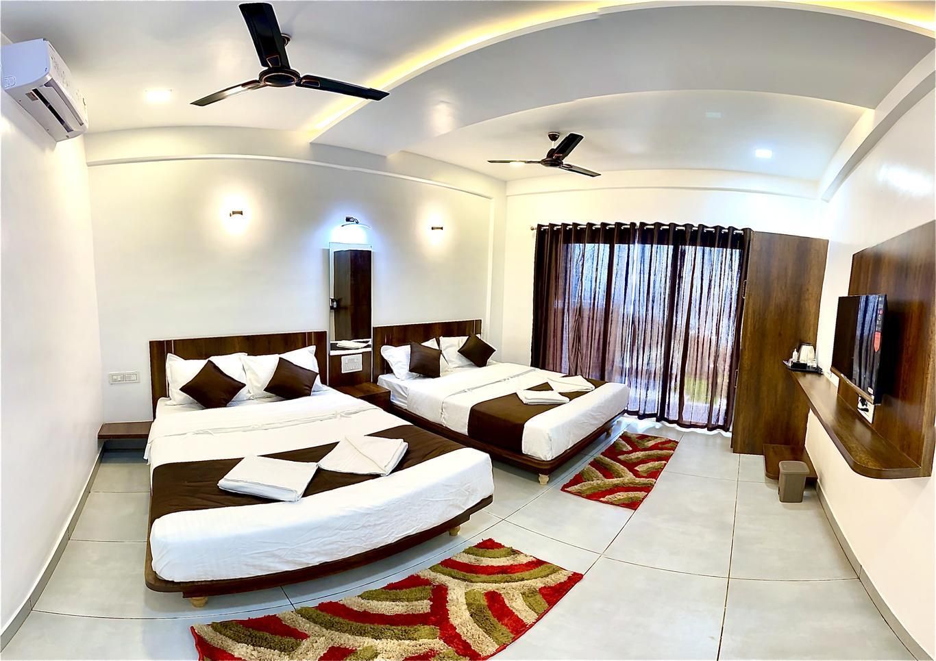 Deluxe Family Room with Balcony