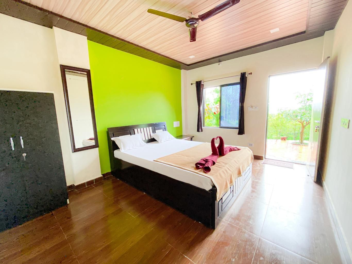 Lake View Room